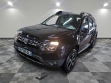 une photo d'une Dacia marron garée dans un showroom