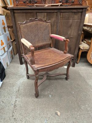 a chair that is sitting in the middle of a room