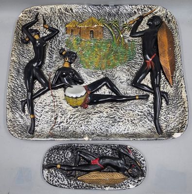 145 / Y6 / Deux panneaux décoratifs en platre polychro…