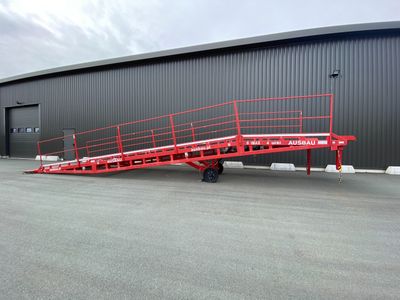 Une rampe élévatrice électrique de déchargement AUSBAU modèl…