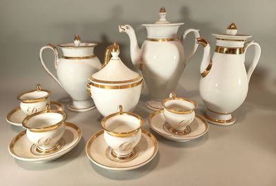 PARIS Service à café en porcelaine à réhaut de filets dorés …