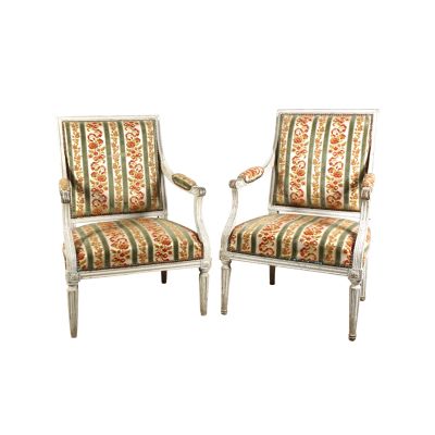 paire de fauteuils peints de style Louis XVI français du XIXe siècle