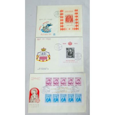 un ensemble de quatre timbres différents superposés les uns sur les autres