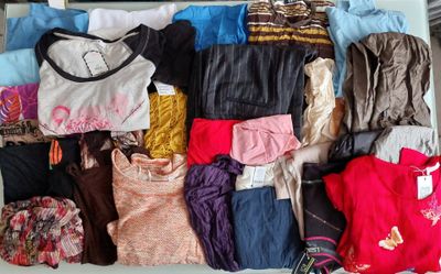 lot de 40 vêtements neuf