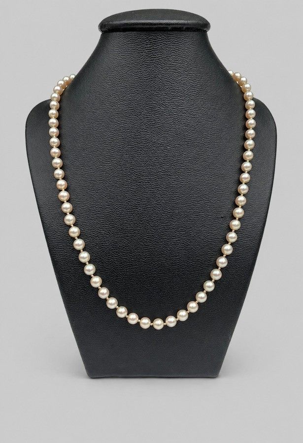 Un collier de perles fermoir or 18,9 grs brut
