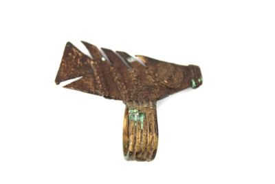 Bague surmontée d'un poisson stylisé