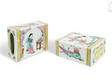 deux boîtes en porcelaine chinoise ornées de personnages, placées l'une à côté de l'autre