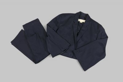 CLAUDE MONTANA. Ensemble en sergé marine composé d'une veste…