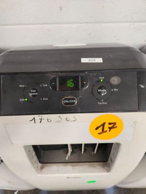 une machine qui se trouve dans le coin d'une pièce