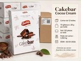 une boîte de barres au chocolat à la crème à côté d'une boîte de biscuits