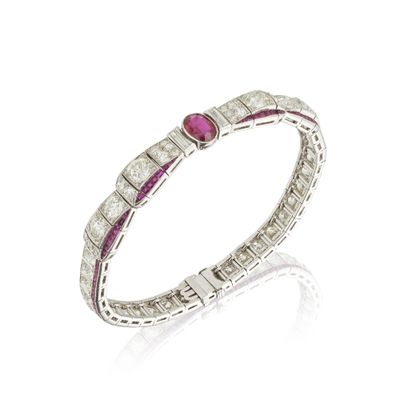 un bracelet Art déco en rubis et diamants