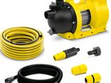un gros plan d'une pompe jaune avec des tuyaux et encore des tuyaux