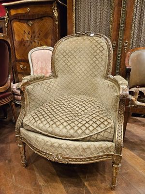 a chair that is sitting in a room with a lot of furniture