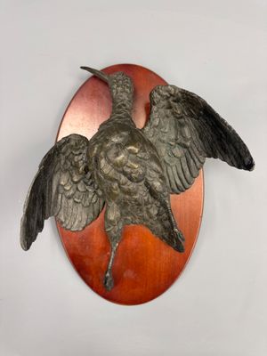 a bird that is sitting on top of a plaque