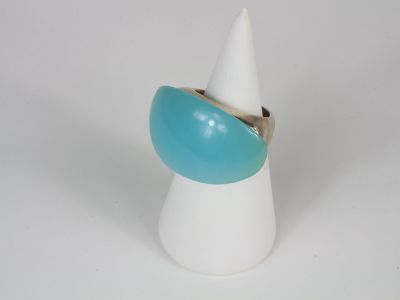 a white cone with a blue ring on top of it