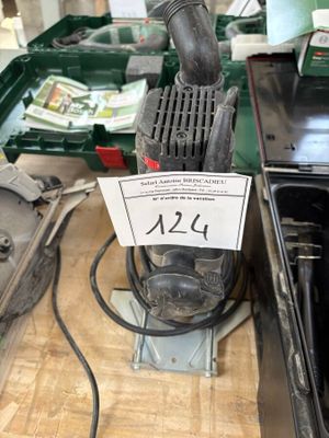 une photo d'une machine exposée dans un magasin