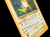 une carte sur laquelle figure l'image d'un personnage de Pokémon