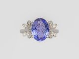 une bague en tanzanite et diamants