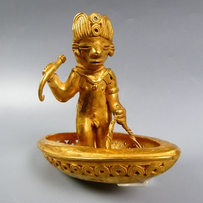 Colombie. Chaman pêcheur dans sa pirogue. - Photo 1