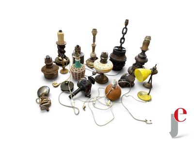 many different types of objects that are on the table