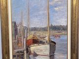une peinture à l'huile représentant un bateau amarré à un quai, avec d'autres bateaux dans l'eau