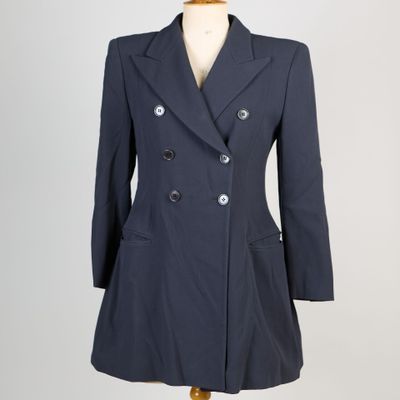 un blazer bleu marine pour femme sur un mannequin, mannequin, mannequin, mannequin, mannequin, mannequin, mannequin, mannequin, mannequin