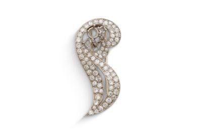 une broche en diamant et or blanc