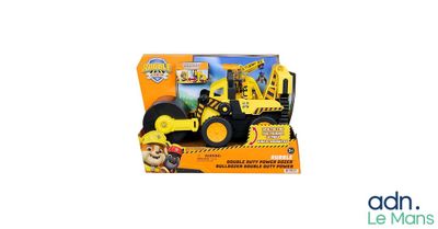 un camion miniature qui se trouve dans une boîte