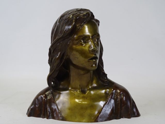 Raoul François LARCHE (1860-1912) « Buste de jeune fille », bronz...