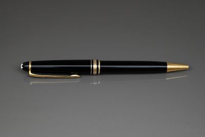 Montblanc - Stylo bille, modèle Meisterstuck en résine noire…