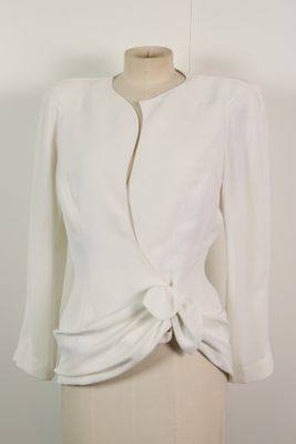 an image of a white jacket on a mannequin
