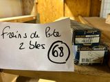 un morceau de papier sur lequel on a écrit quelque chose