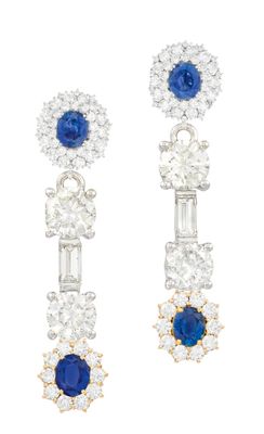 une paire de boucles d'oreilles en saphir et diamant