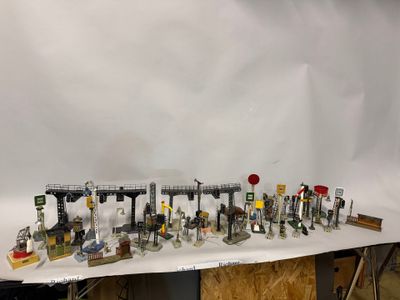 beaucoup de Lego posés sur une table