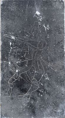 photographie en noir et blanc représentant le dessin d'un homme à cheval