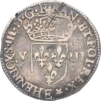 gros plan d'une pièce de monnaie surmontée d'une couronne