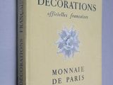 la couverture d'un livre sur laquelle figure l'image d'une fleur