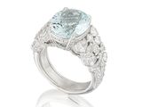 une bague en aigue-marine et diamants, signée Van Cleef