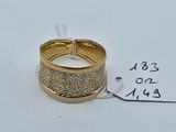 une image représentant une bague en or parsemée de paillettes
