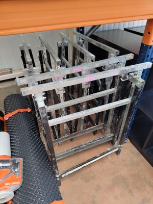 a picture of a machine that is sitting on the floor