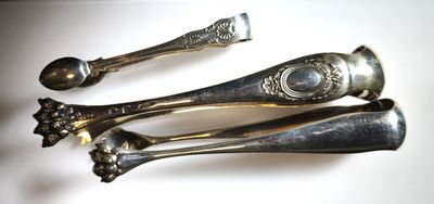 PINCE A SUCRE en métal argenté à décor de patte… - Photo 1