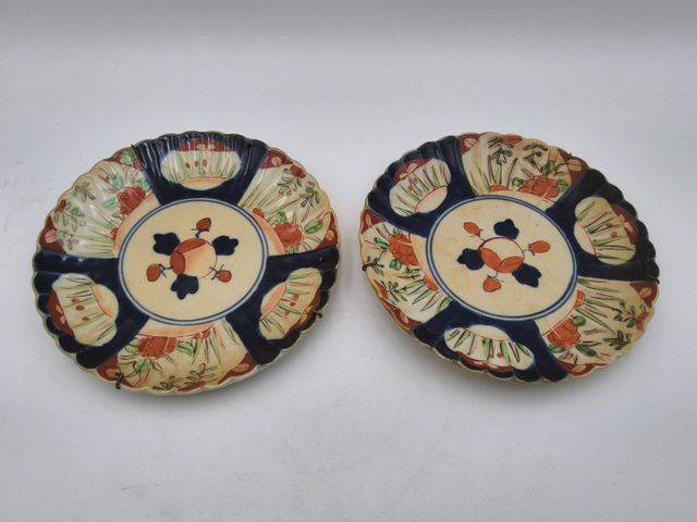 Lot de deux assiettes Imari