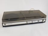 an old stereo player sitting on top of a white surface