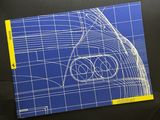 un livre bleu sur lequel est dessiné un véhicule