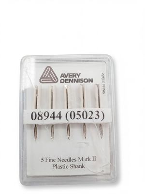 four needle needles in a plastic package with a white background