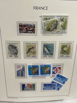 1 Album Leuchtturm avec des timbres de France neufs (sauf an…