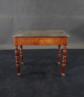 Bureau en acajou et placage d'acajou flammé ouvrant par un t… (photo 4)