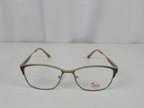 une paire de lunettes posée sur une surface blanche