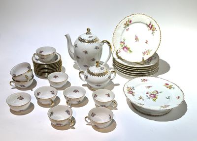 Limoges. Partie de service à thé en porcelaine à décor polychrome de f - Photo 1