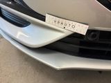 a sticker on the front of a car that says vauto